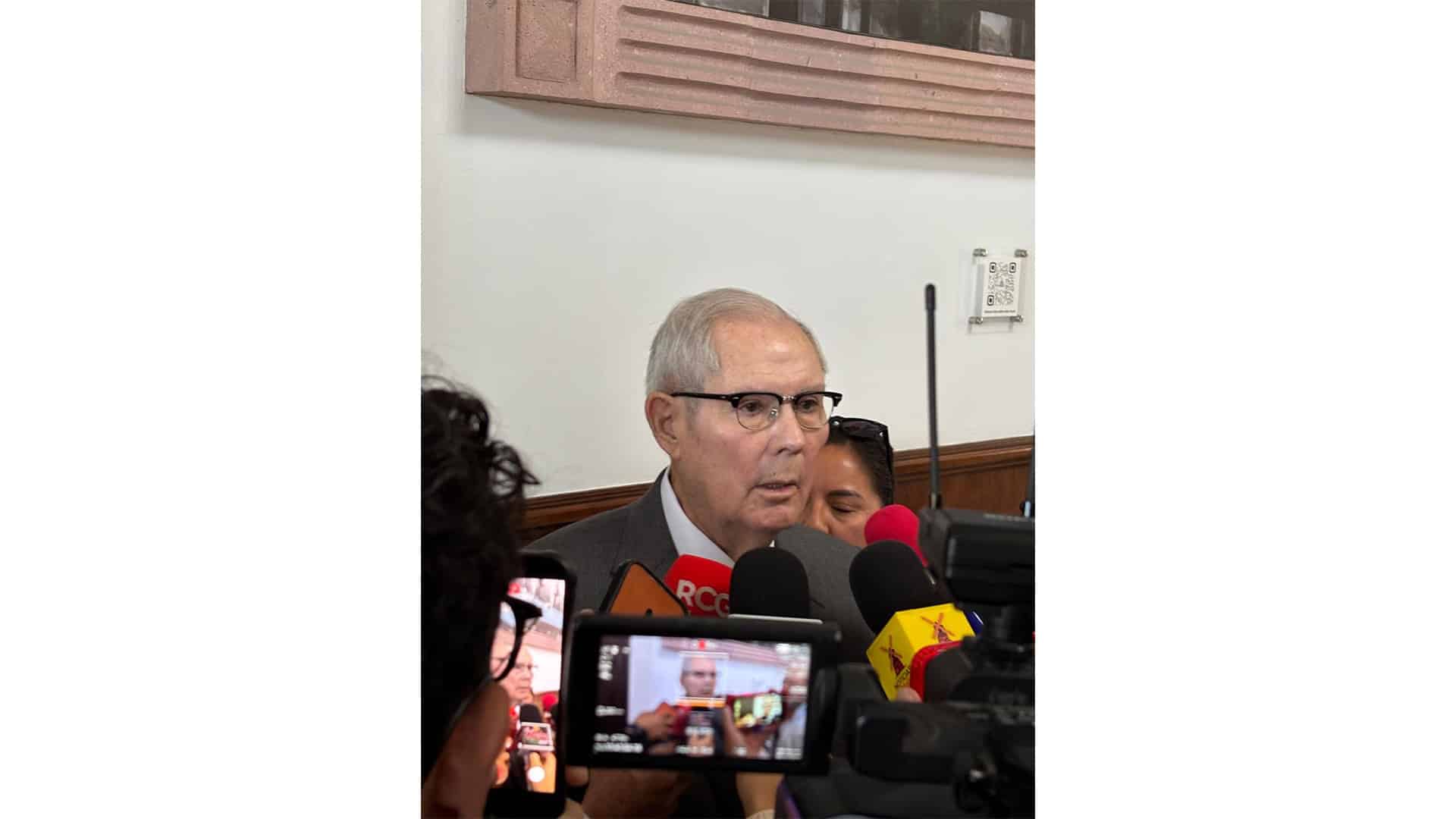 Carlos Robles Loustaunau critica a Morena por acusaciones de crimen organizado