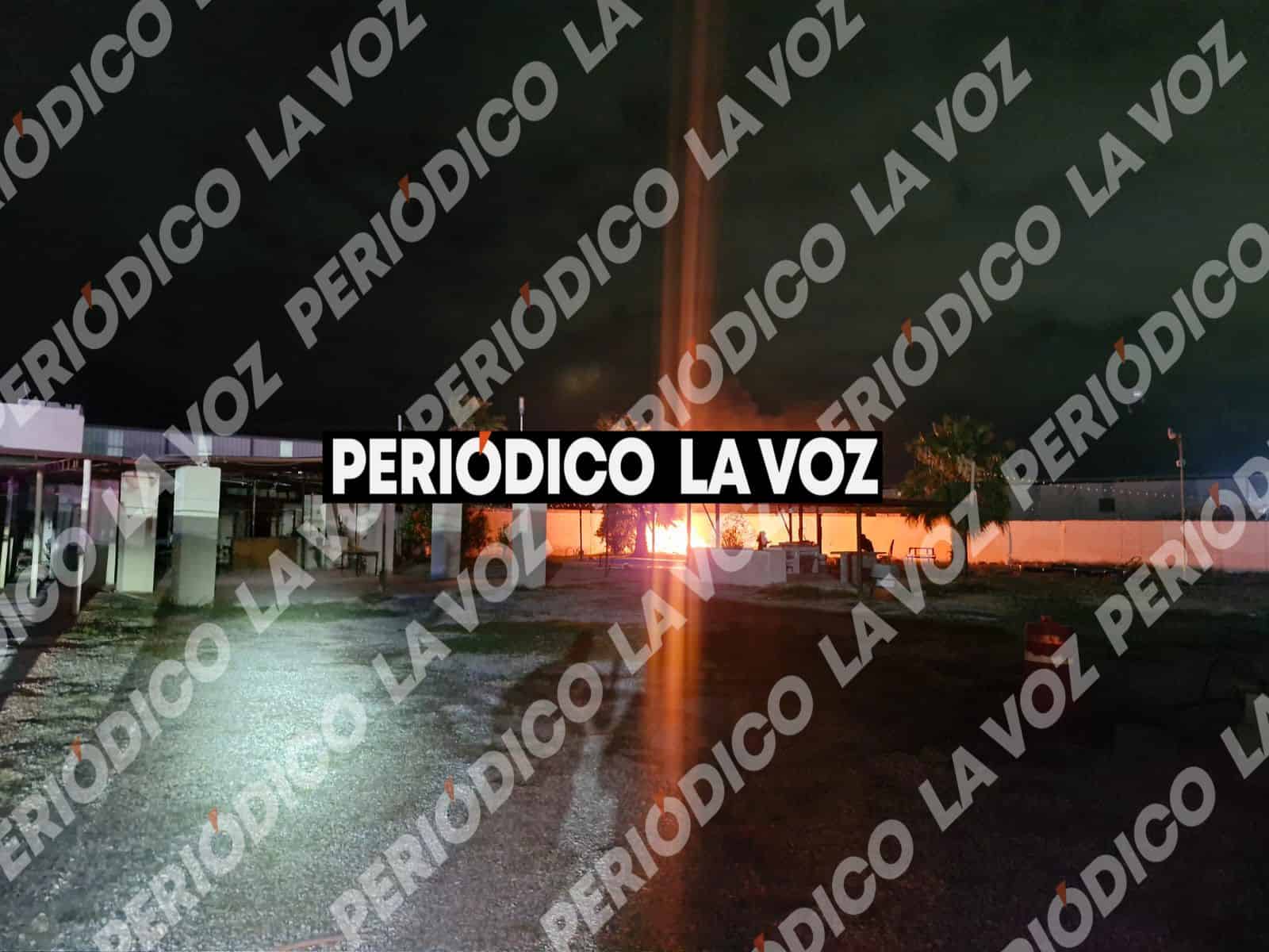 Bomberos controlan incendio en Frontera: vecinos alarmados