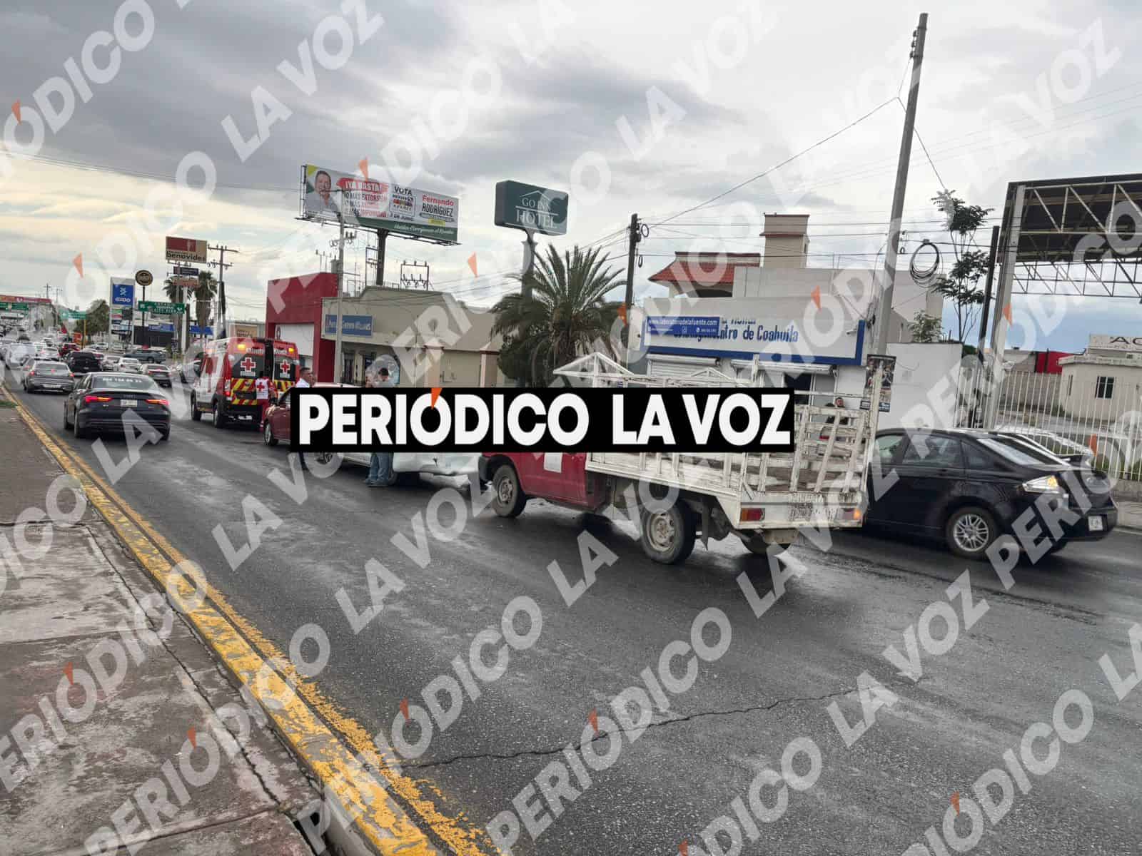 Conductor provoca accidente en Monclova tras lluvia intensa