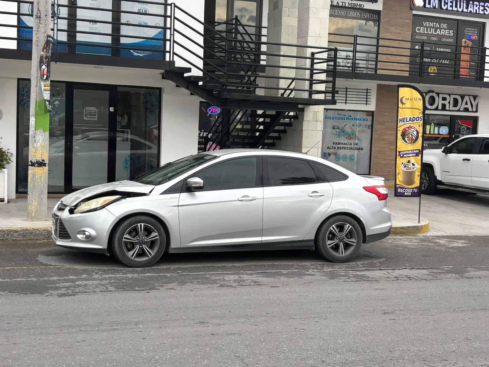 Accidente m&uacute;ltiple en Monclova: tres veh&iacute;culos involucrados