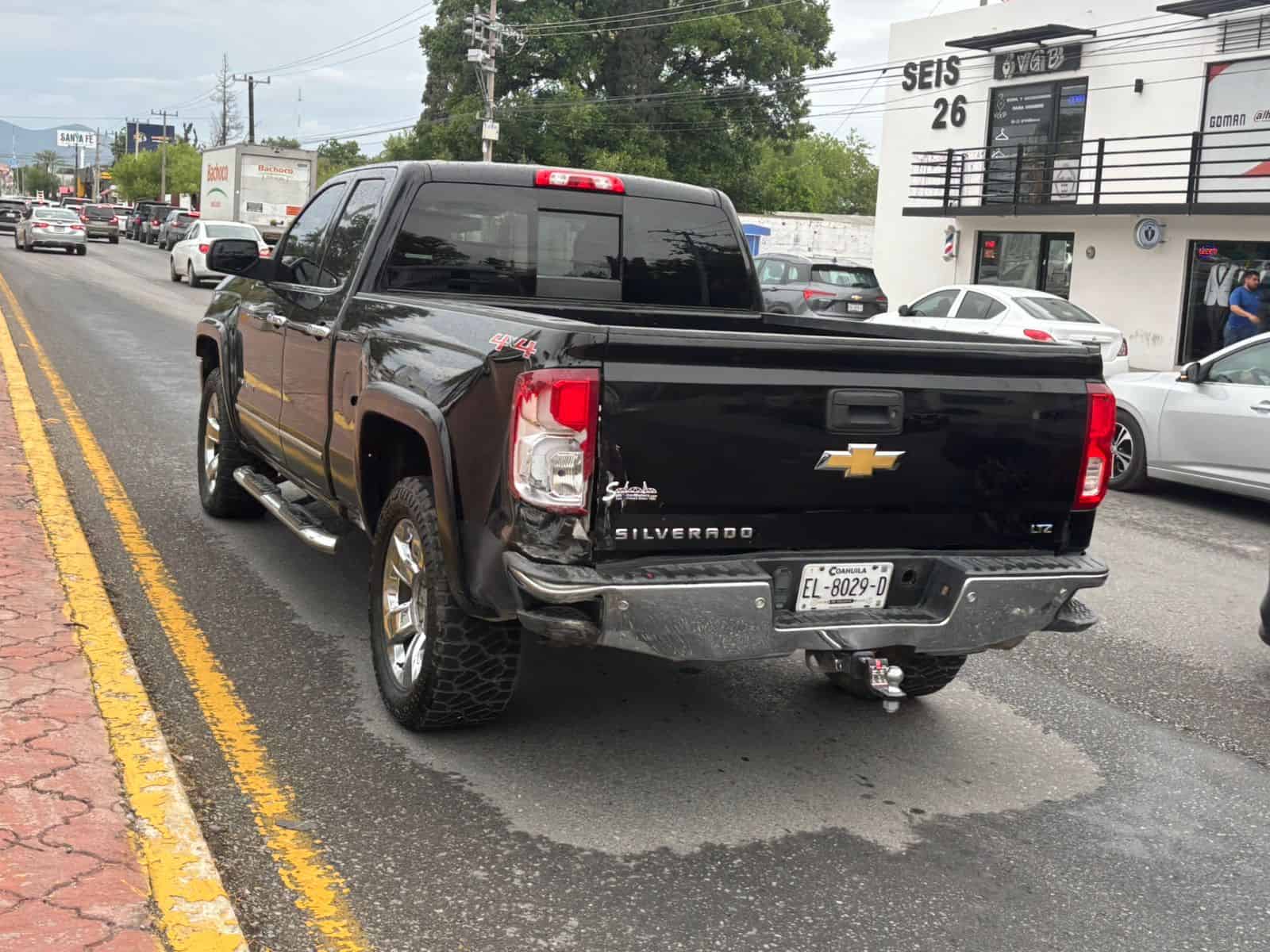 Accidente m&uacute;ltiple en Monclova: tres veh&iacute;culos involucrados