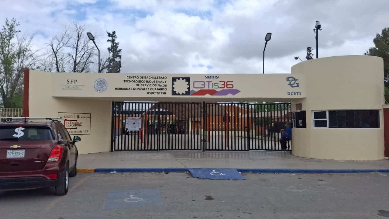 CBTIS 36: Estudiantes detenidos en plaza p&uacute;blica tras alerta de vecinos