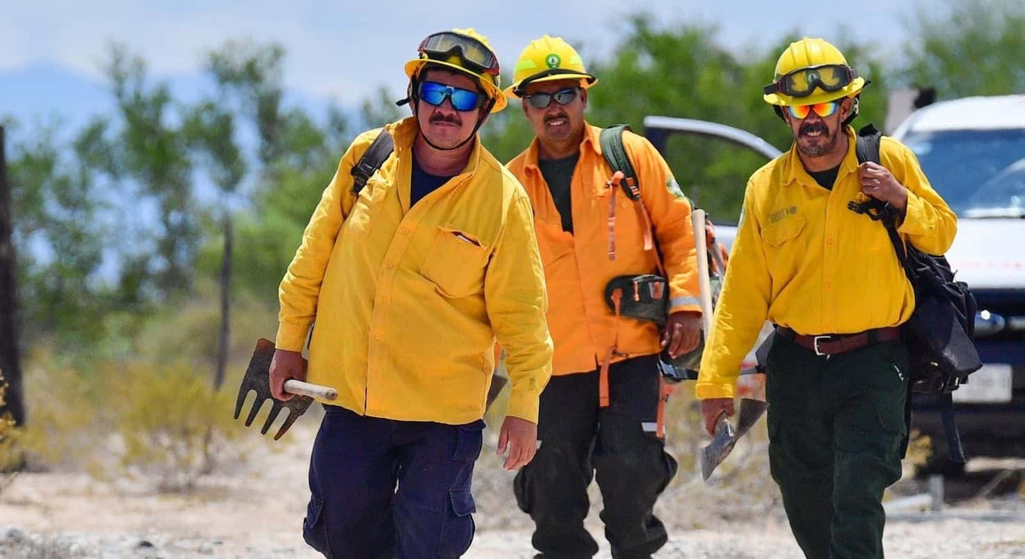 Cerro de La Gloria: Protecci&oacute;n Civil sigue vigilancia tras incendio