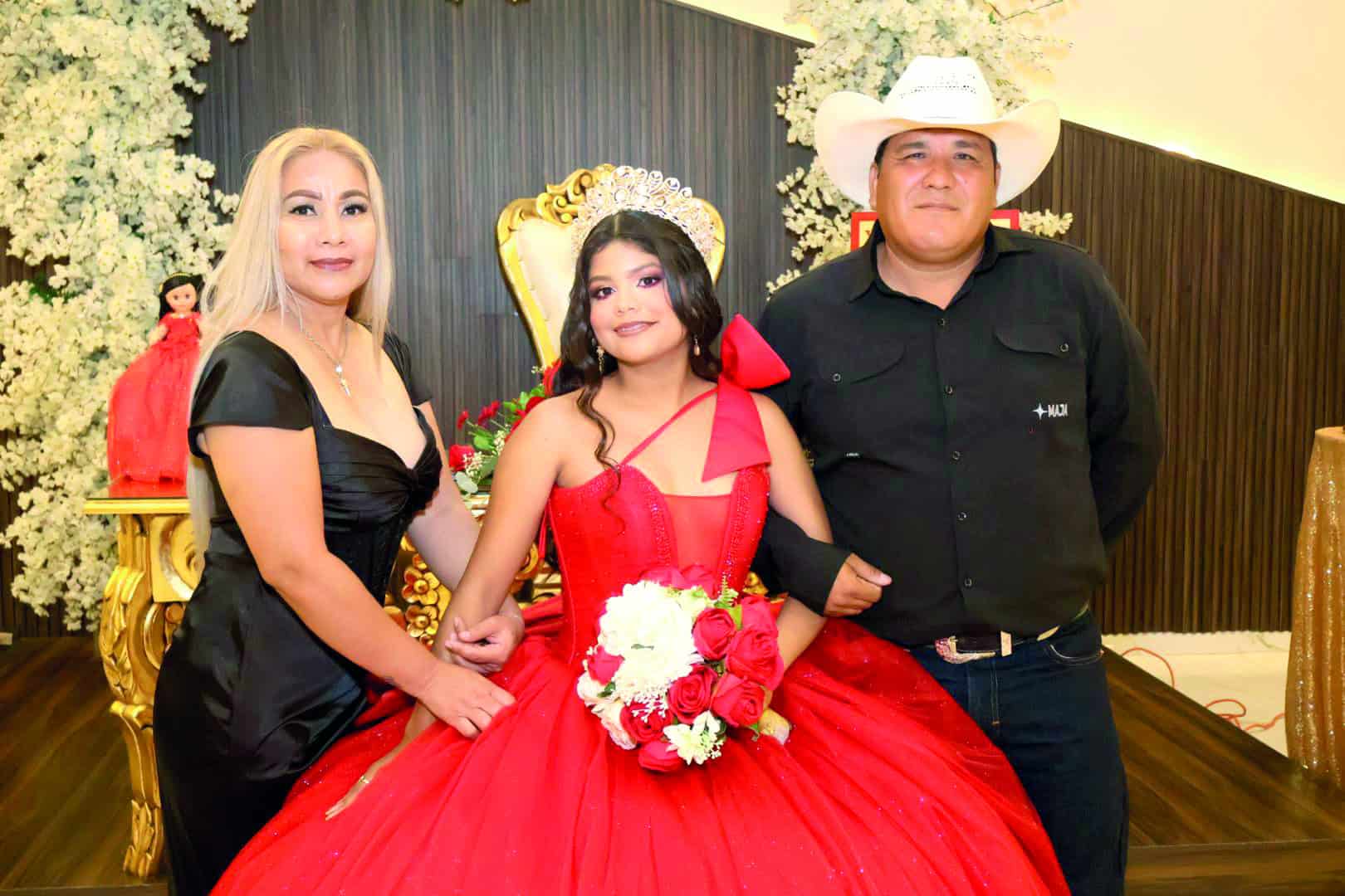 Emotiva ceremonia religiosa marca los XV a&ntilde;os de Ximena Abiga&iacute;l