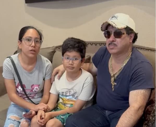 Gordo Aguirre apoya a graduados en Ramos Arizpe con su ayuda social