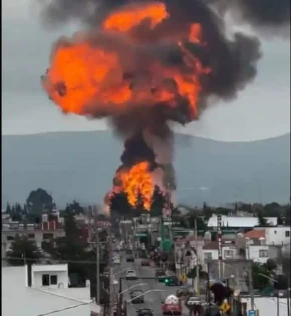 Tepeaca: M&aacute;s de 2,000 evacuados tras incendio por explosi&oacute;n