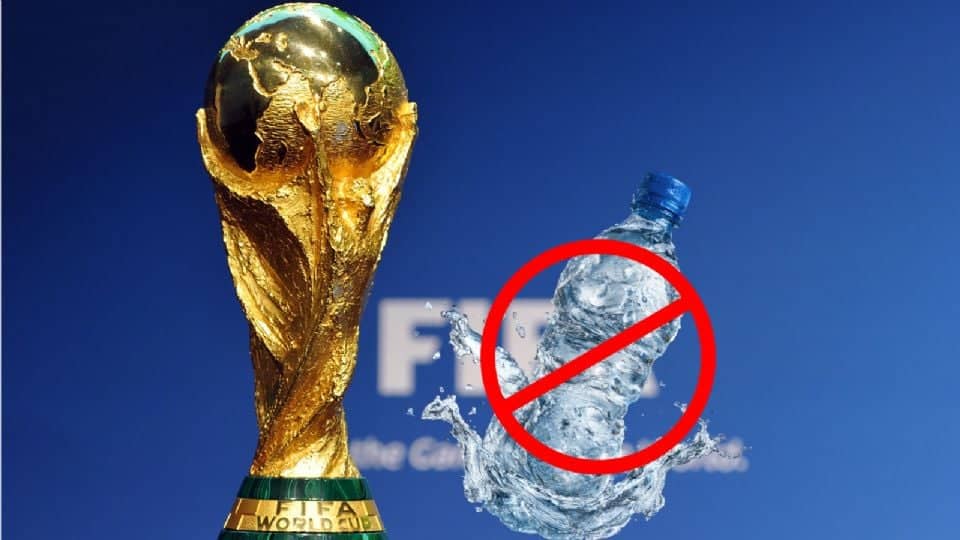 FIFA proh&iacute;be botellas de agua en estadios para la Copa del Mundo 2026