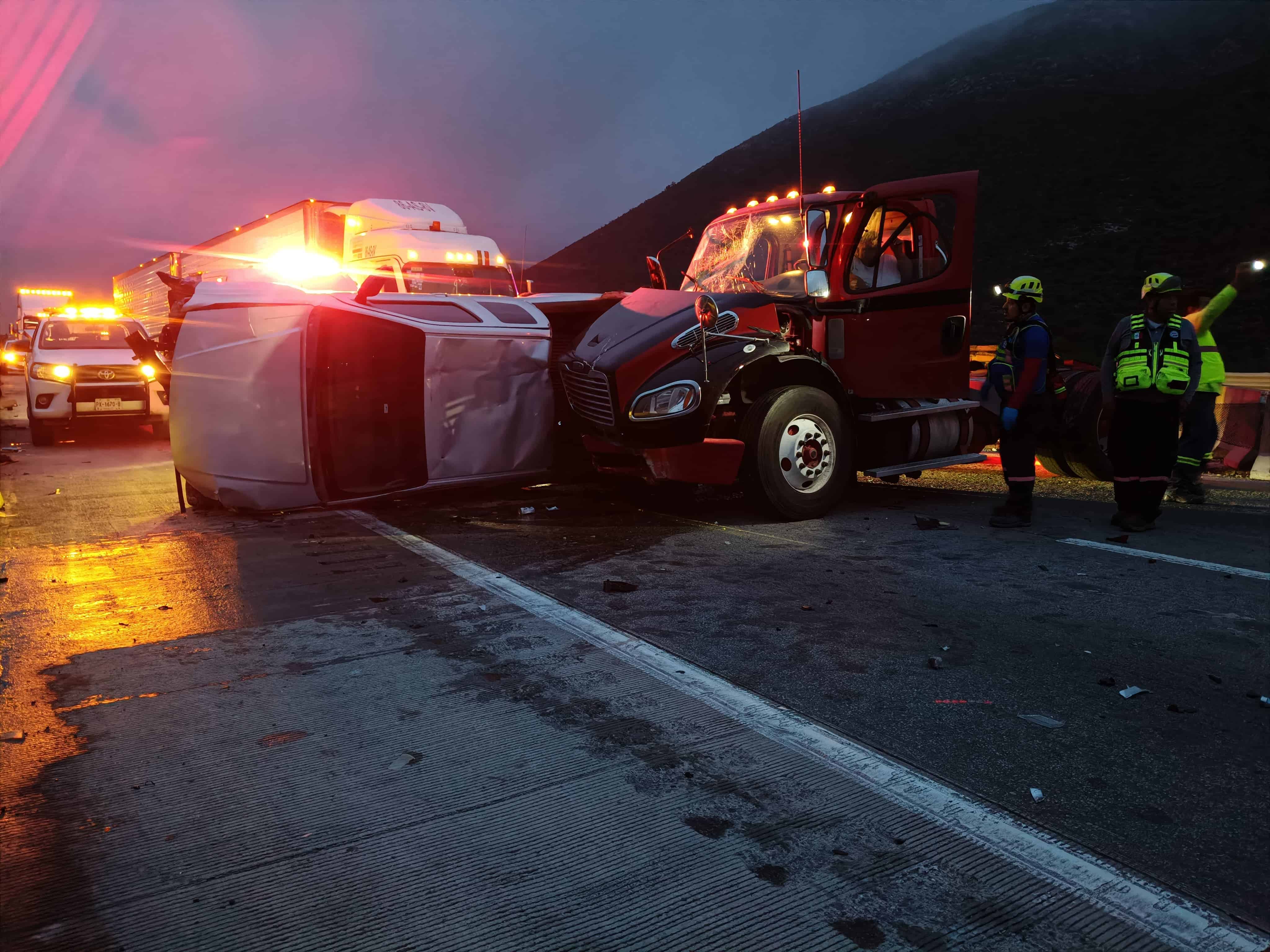 Accidente en Monterrey-Saltillo provoca cierre de circulaci&oacute;n en Ramos Arizpe