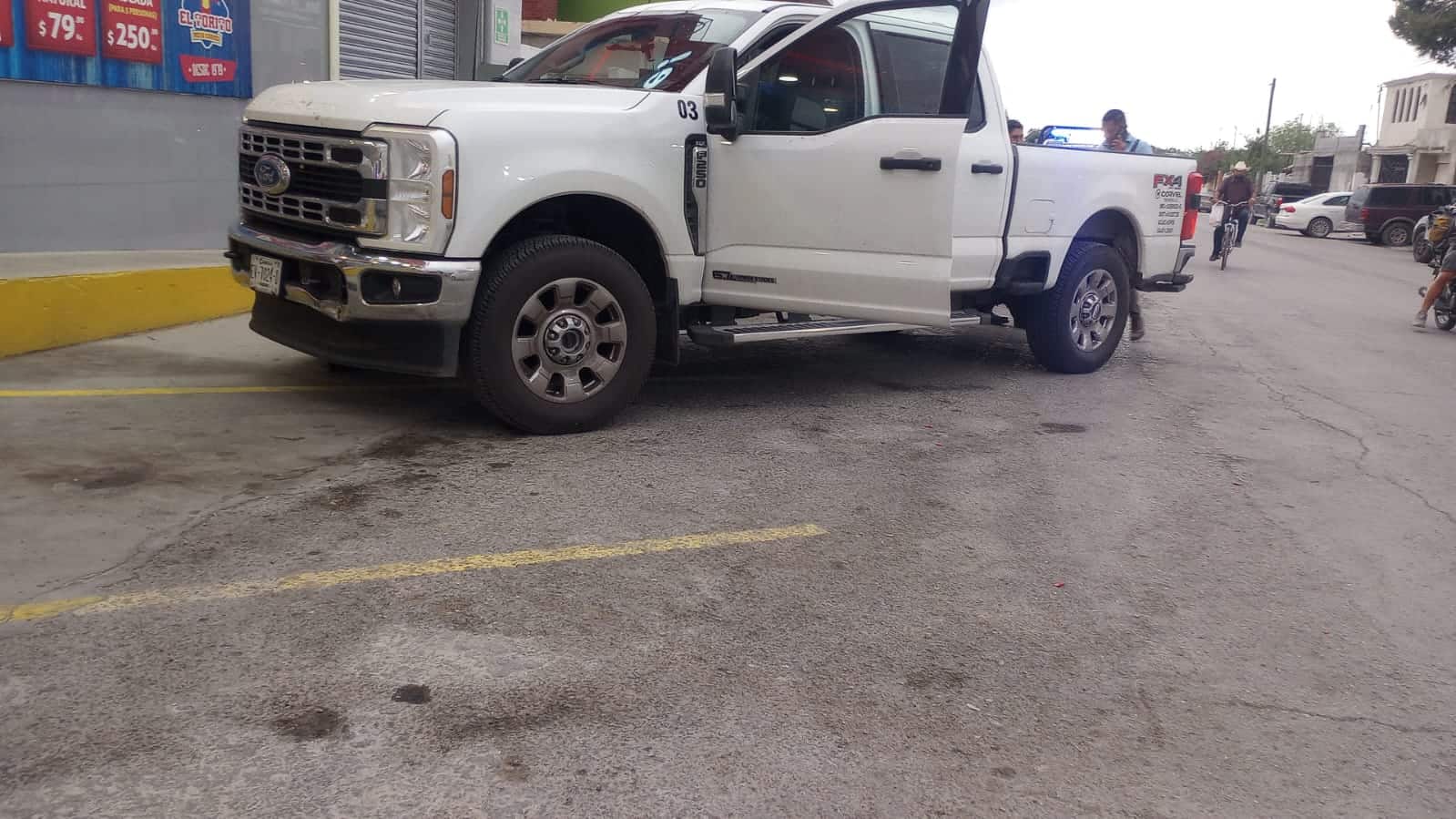 Colisi&oacute;n entre Nissan March y camioneta Ford deja da&ntilde;os en Frontera