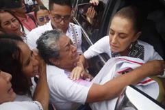 Entre lágrimas, madre de periodista desaparecida pide apoyo a Sheinbaum durante visita a Veracruz