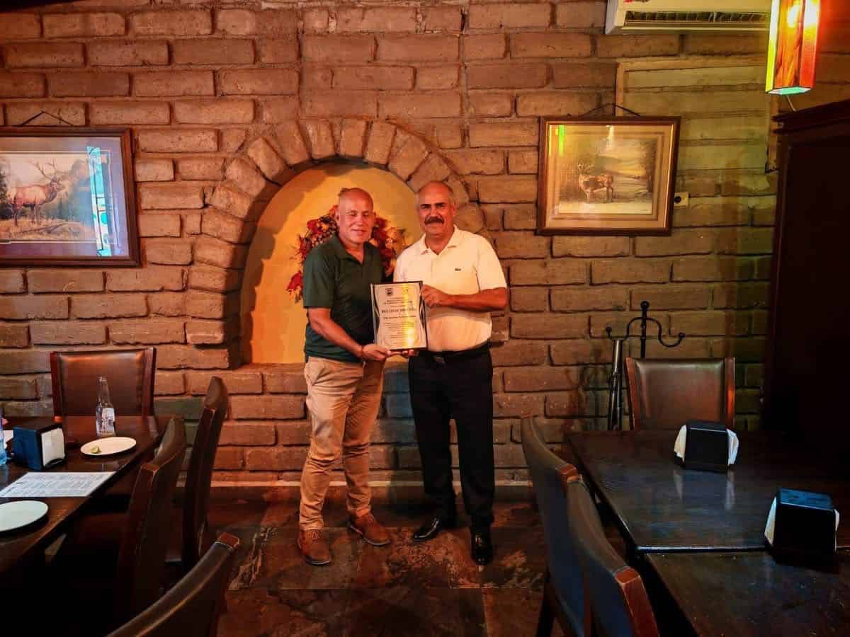 Reconocen a Luis Javier de los Santos y Efr&eacute;n Castillo en M&uacute;zquiz