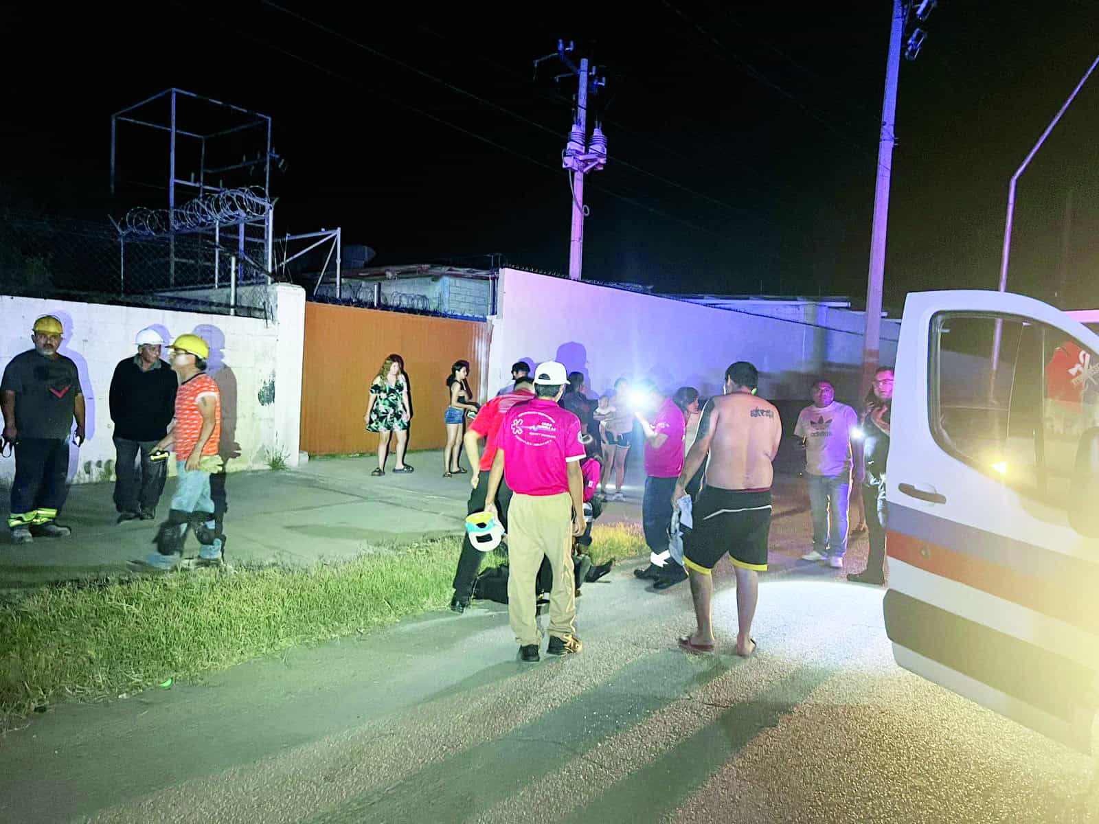 Joven conductor causa apag&oacute;n en Monclova tras accidente con camioneta