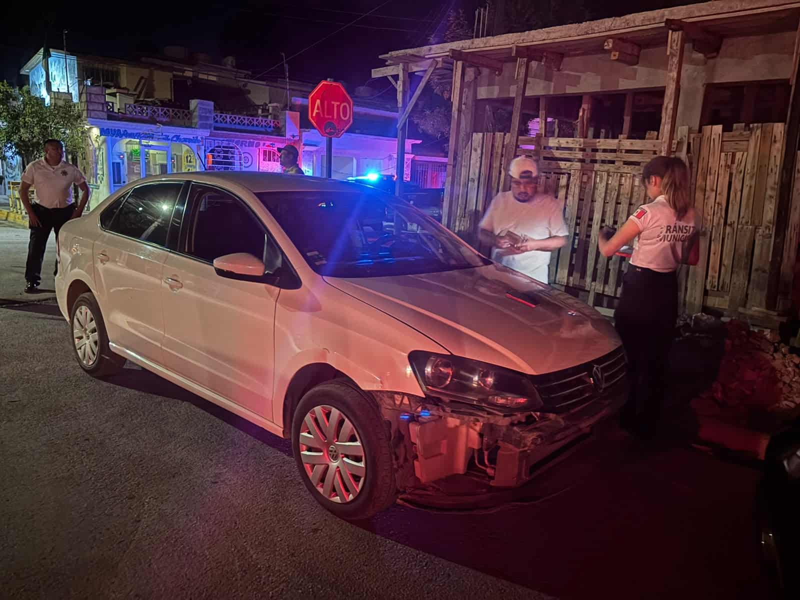 Accidente vial en Monclova: taxista ignora se&ntilde;al de alto