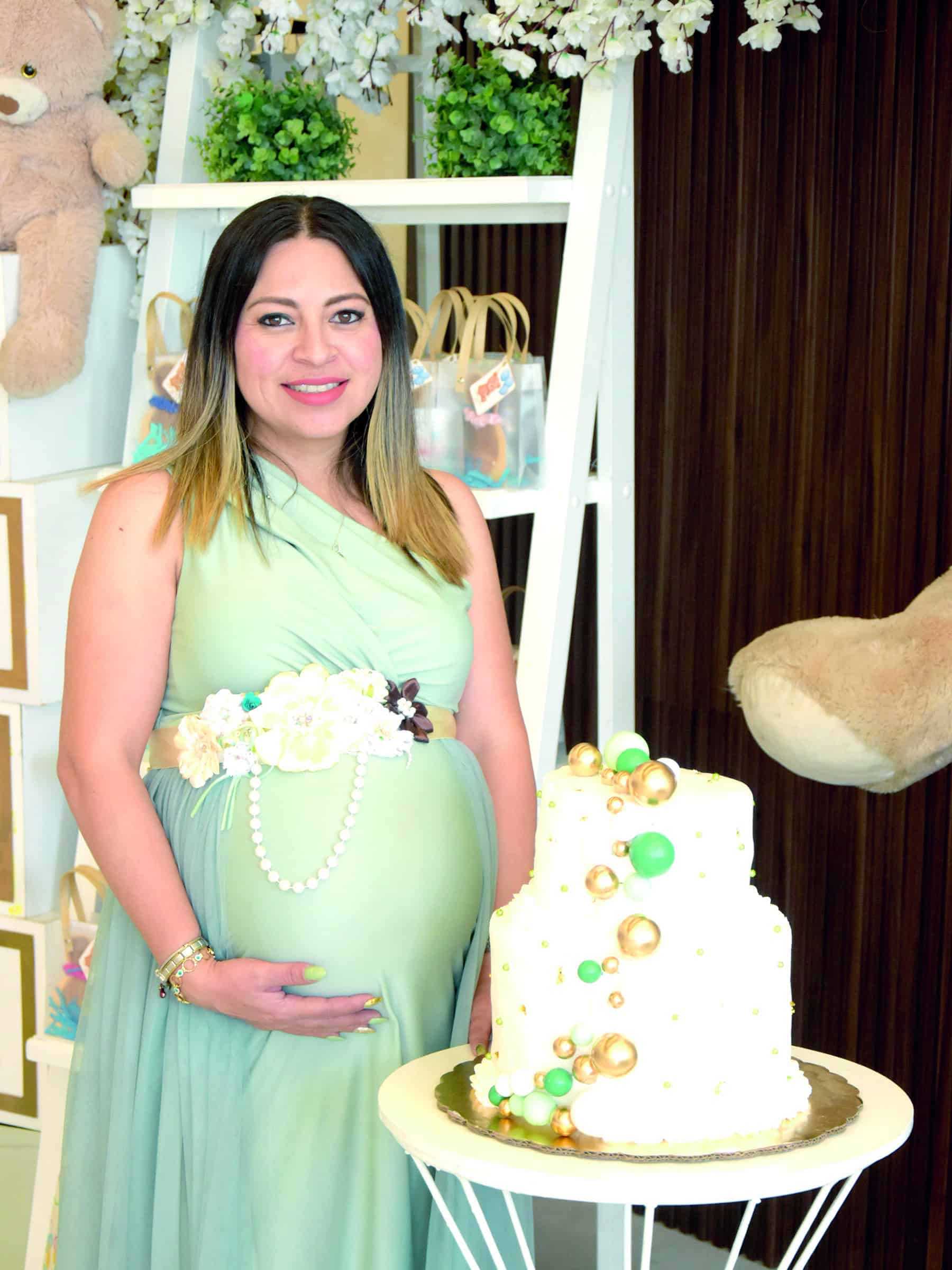 Cinthia Silva celebra su baby shower en compa&ntilde;&iacute;a de seres queridos