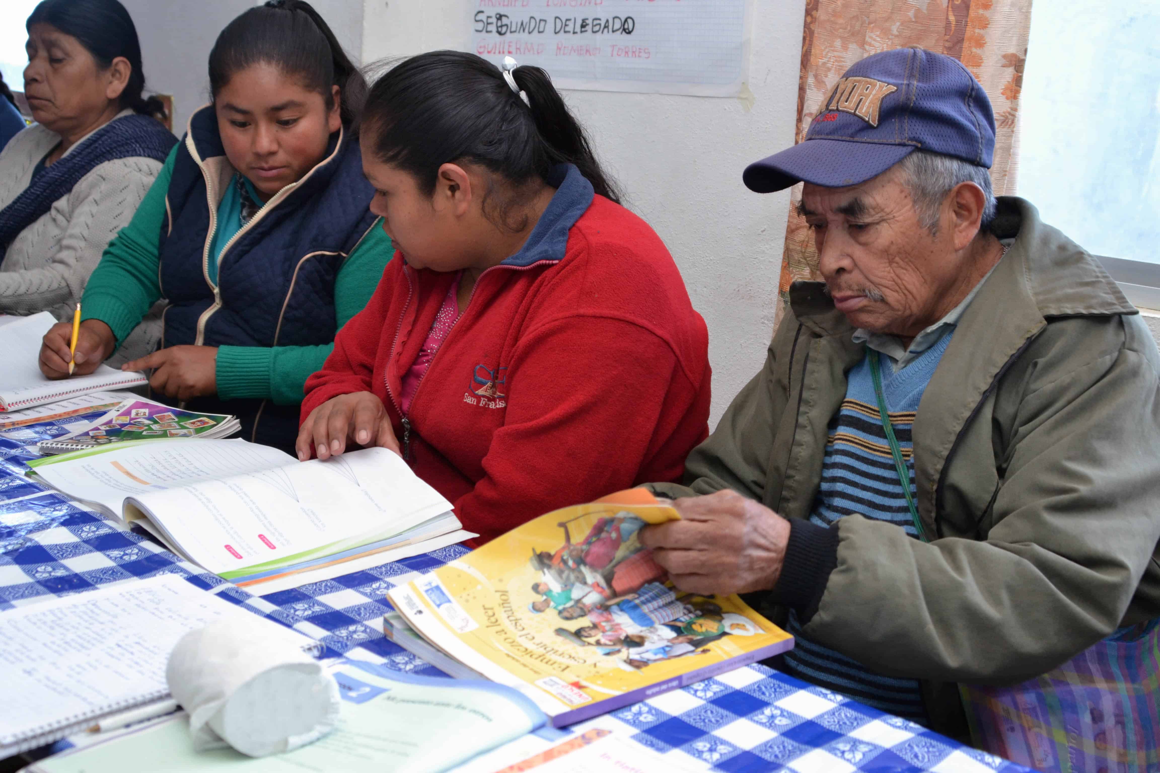 Coahuila avanza en alfabetizaci&oacute;n en adultos
