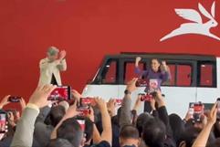 Claudia Sheinbaum sorprende al conducir Olinia, el primer vehículo eléctrico de México