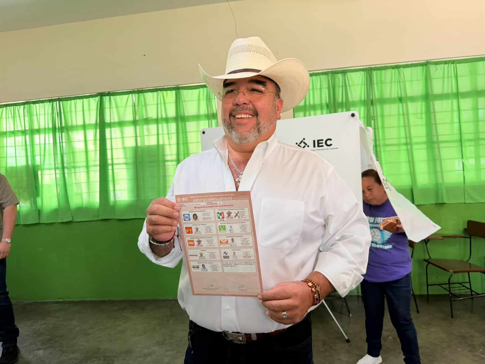 H&eacute;ctor Garc&iacute;a Falc&oacute;n vota en M&uacute;zquiz: elecciones locales 2026