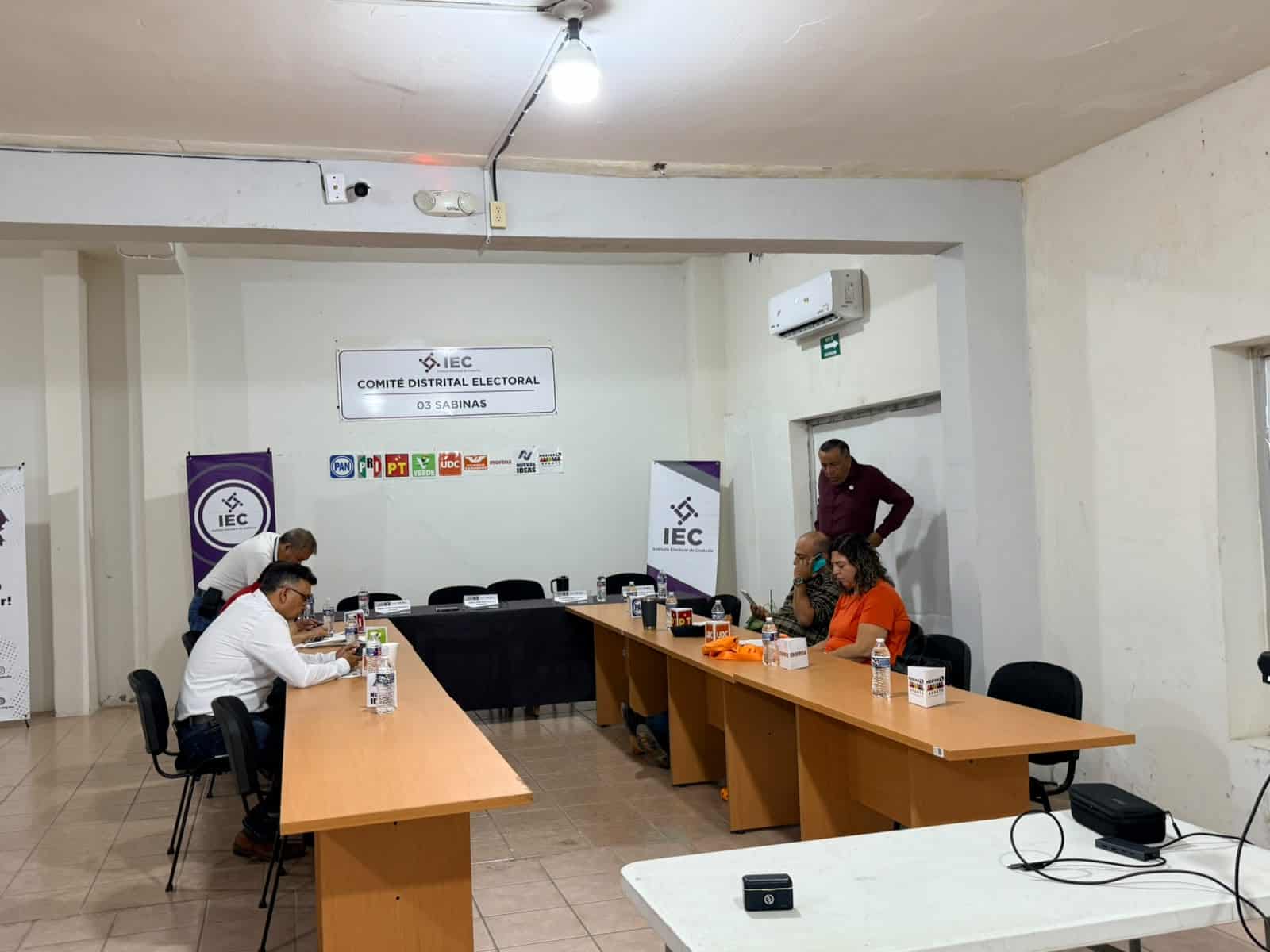 Instalan mesa de trabajo para sesiones permanente durante jornada electoral en Sabinas