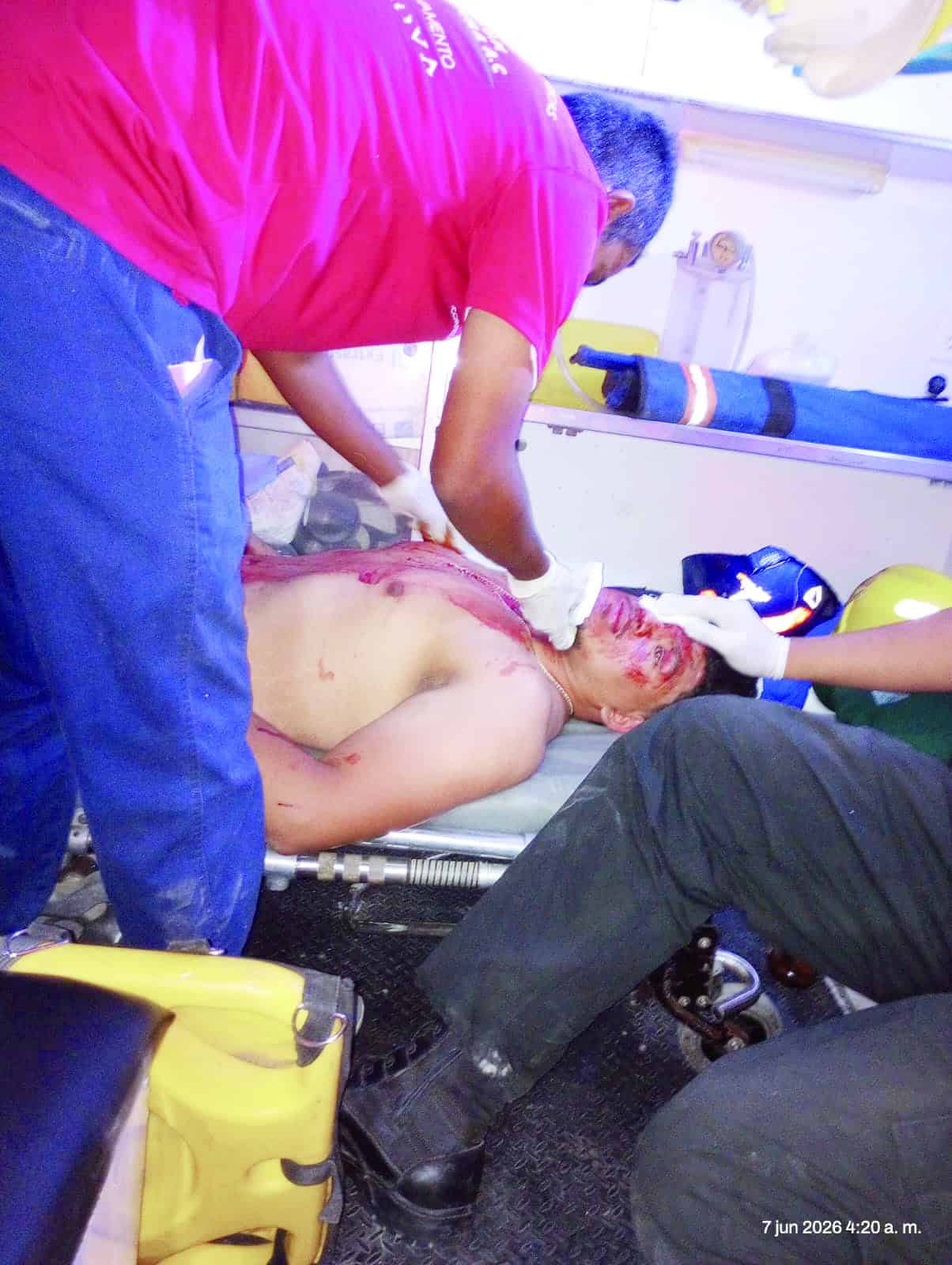 Conductor lesionado tras caer en arroyo en Monclova