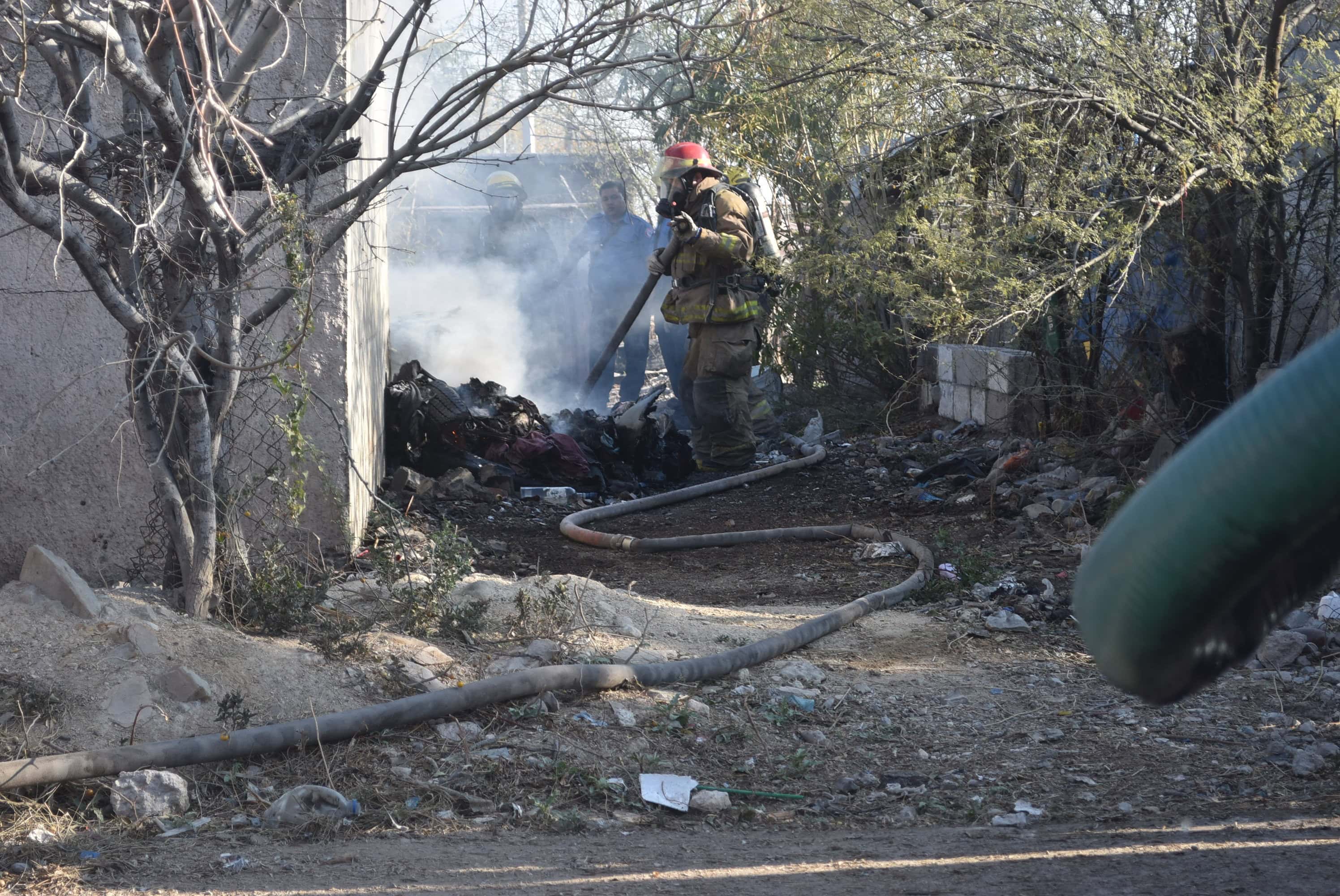 Bomberos de Frontera controlan incendio en taller de colonia Borja