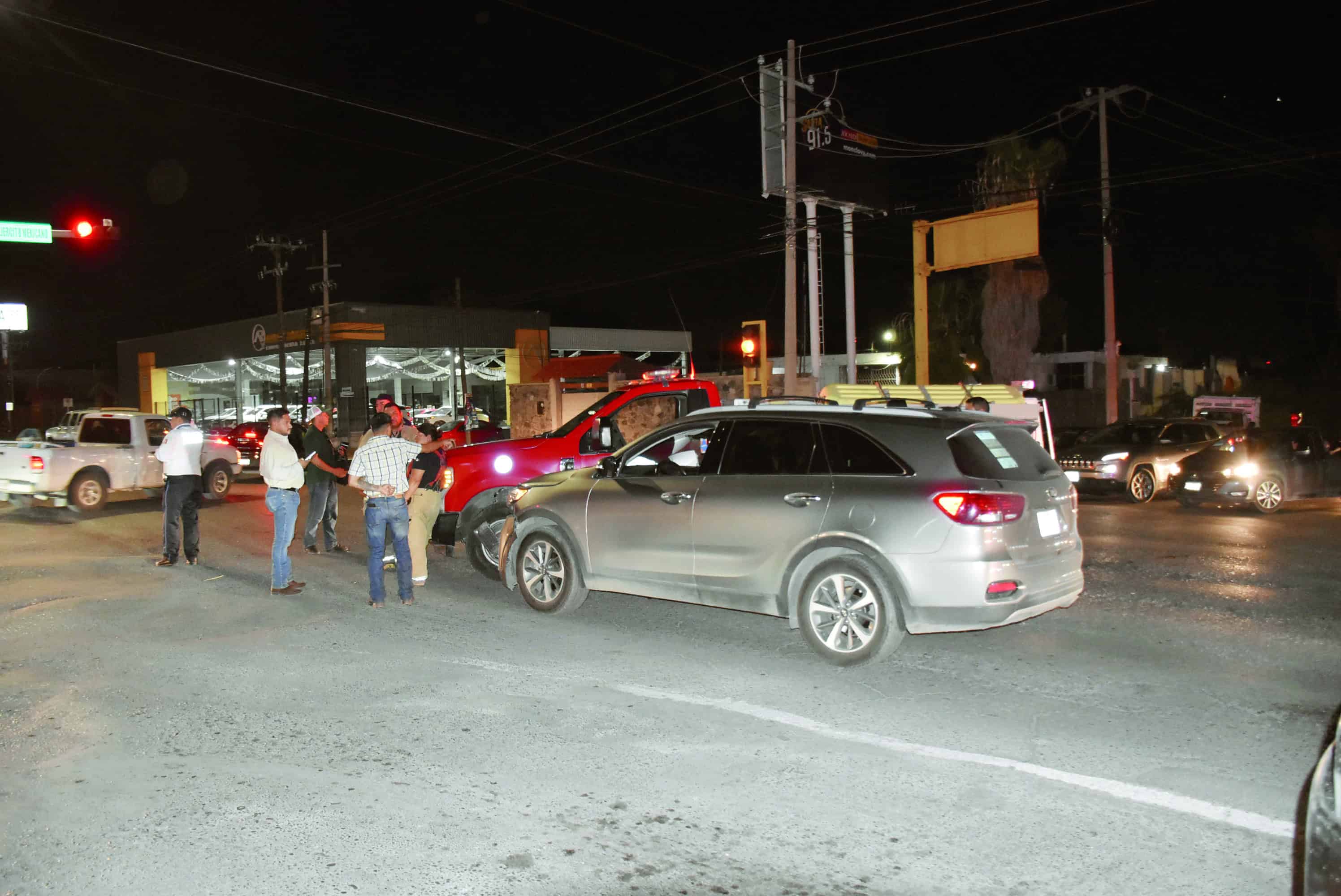 Choca contra unidad de Bomberos en emergencia