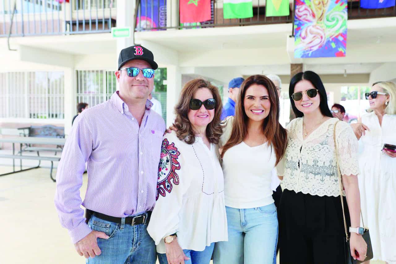 Ejerce Claudia Garza su derecho al voto