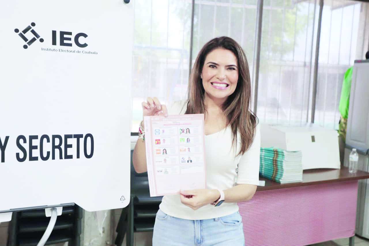 Ejerce Claudia Garza su derecho al voto