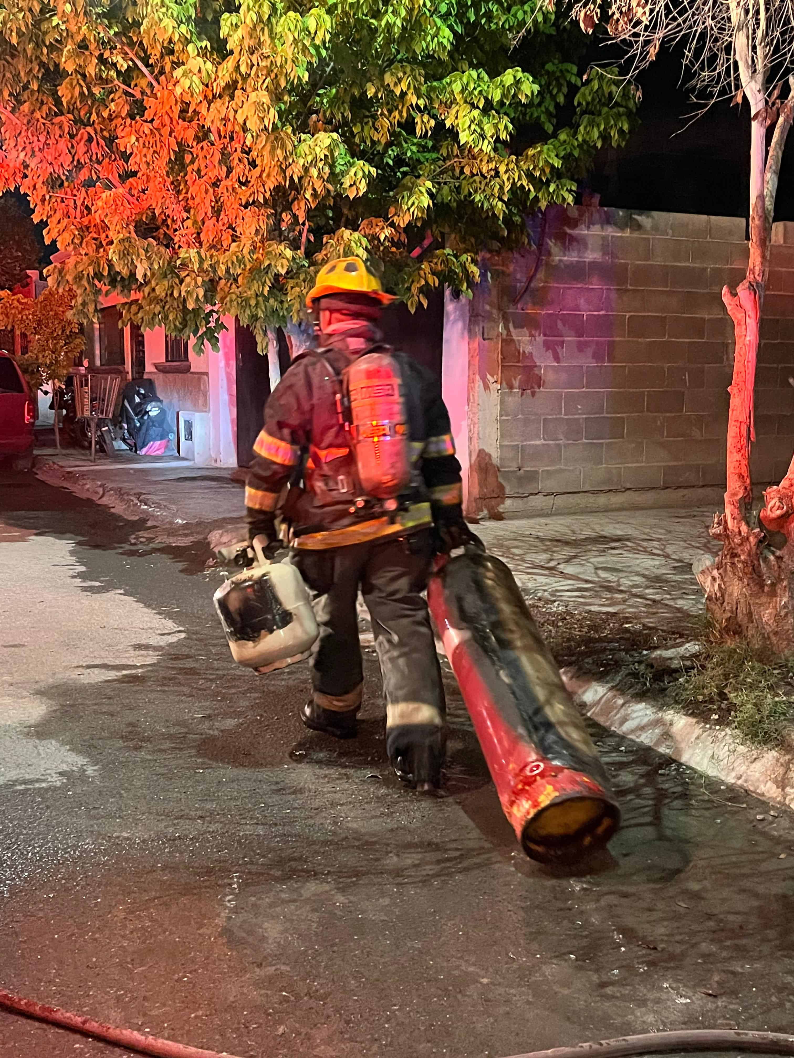 Incendio por fuga de gas moviliza a Bomberos en Ramos Arizpe
