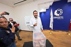 Participación ciudadana: Carlos Villarreal acude a votar en Coahuila