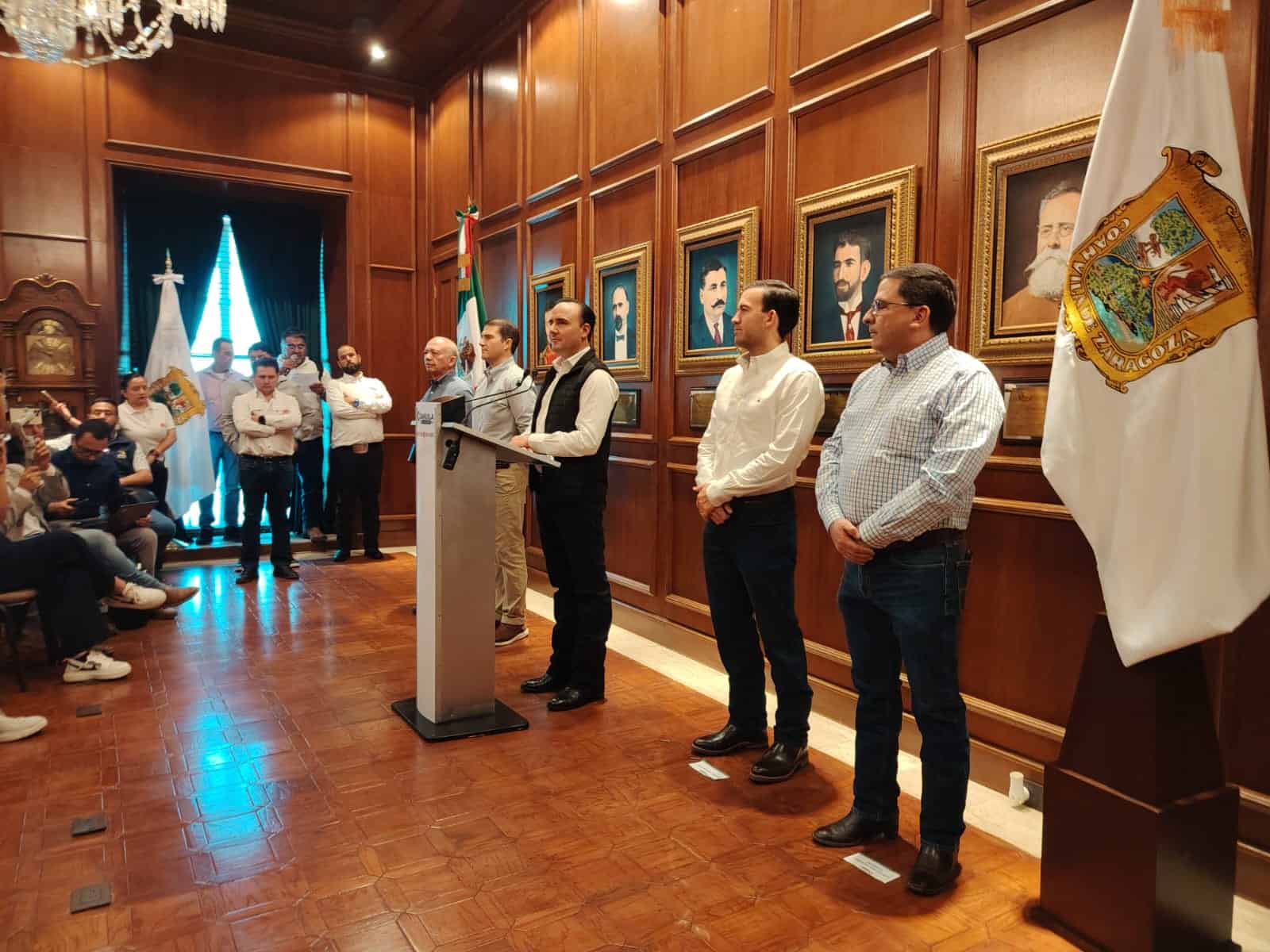 Manolo Jim&eacute;nez celebra la jornada electoral en Coahuila: participaci&oacute;n y paz