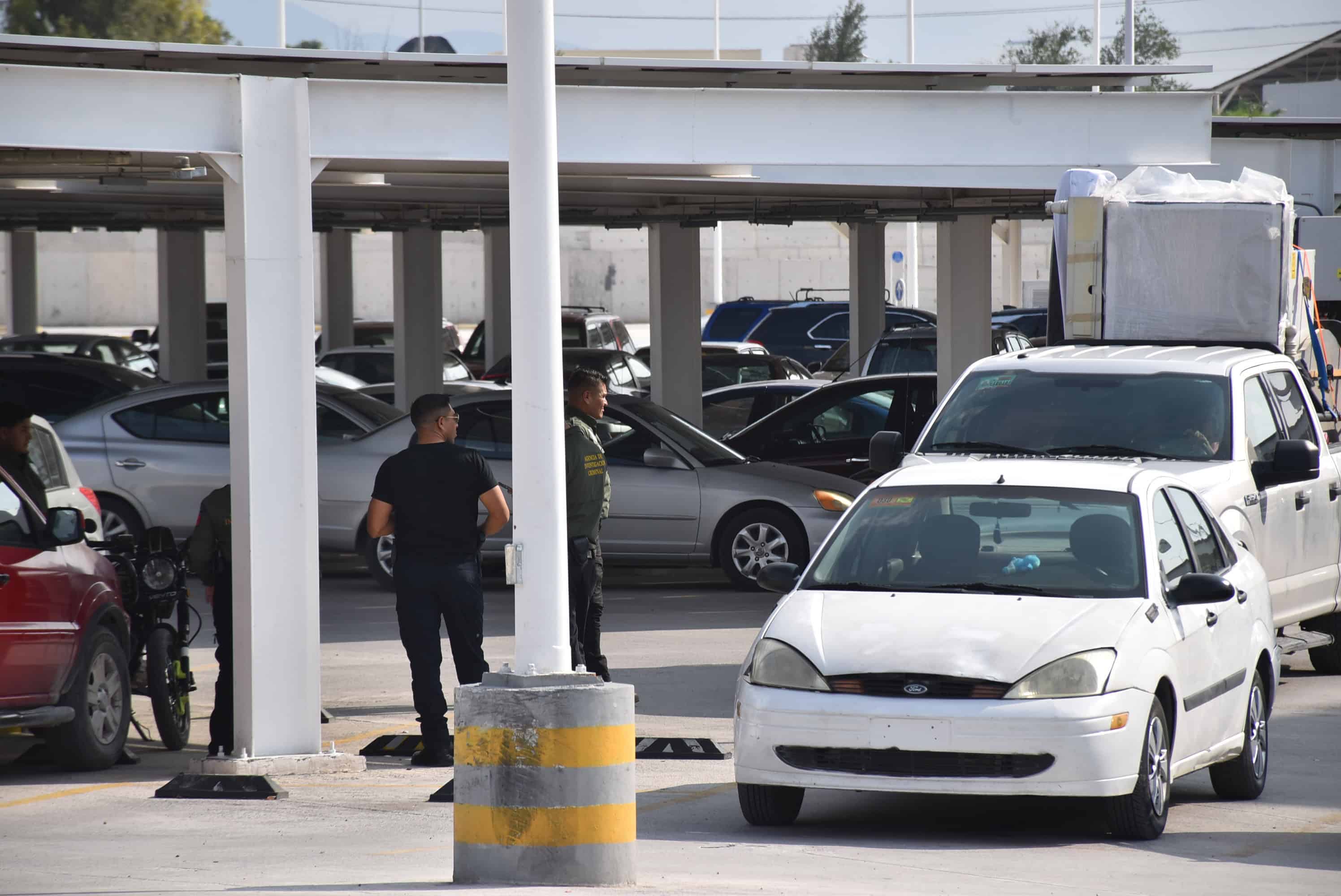 Operativo de AIC en Paseo Monclova genera expectaci&oacute;n