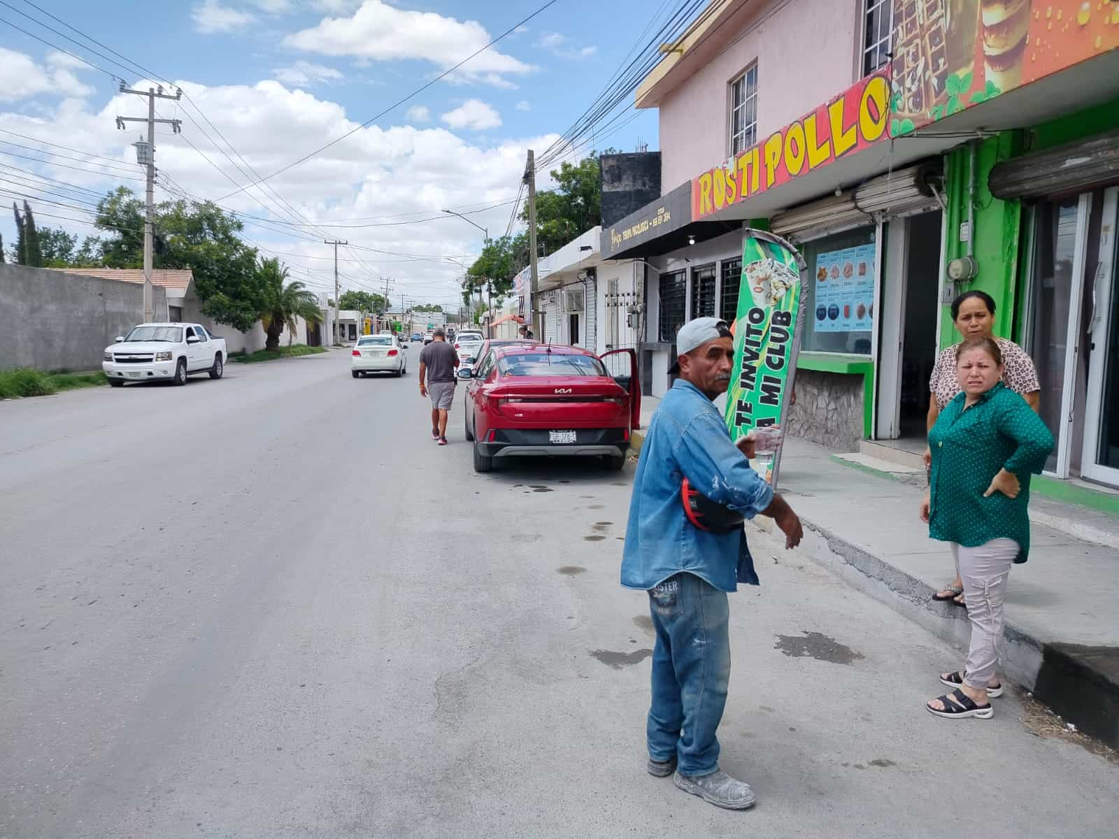 Tumba abuelito a motociclista