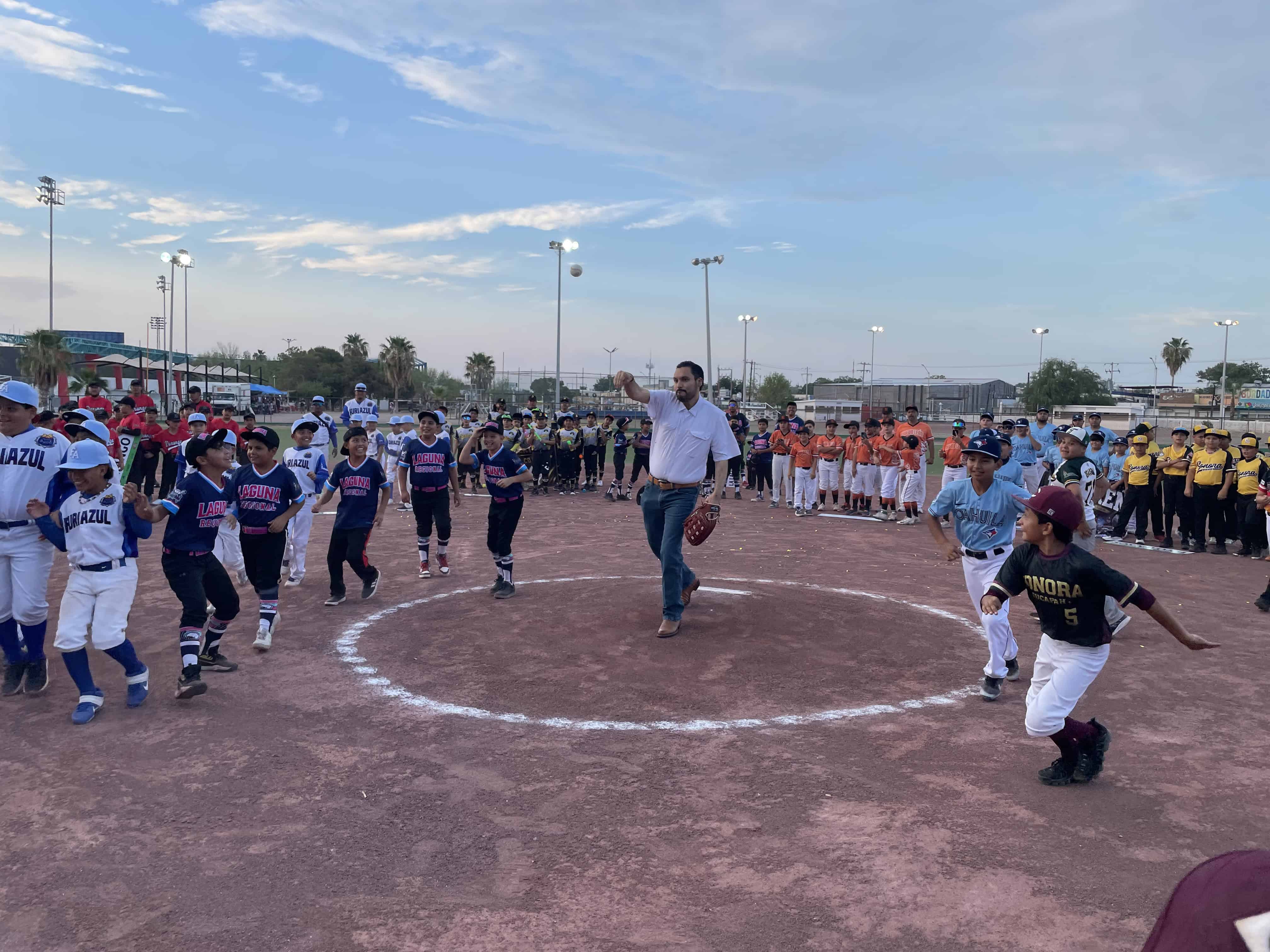 Carlos Villarreal inaugura el Campeonato Nacional de B&eacute;isbol U-11 en Coahuila