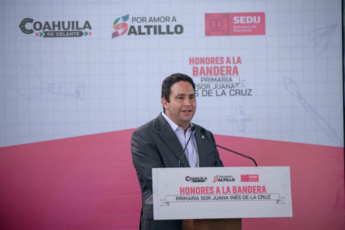 Javier D&iacute;az Gonz&aacute;lez entrega reconocimientos en Saltillo: Cabildo Infantil 2026