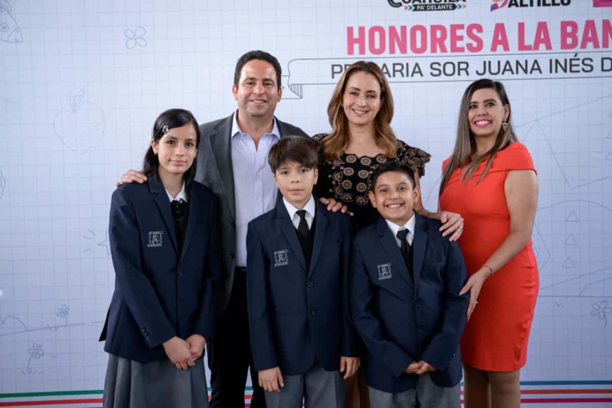Javier D&iacute;az Gonz&aacute;lez entrega reconocimientos en Saltillo: Cabildo Infantil 2026
