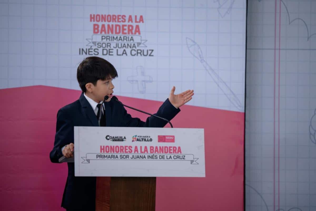Javier D&iacute;az Gonz&aacute;lez entrega reconocimientos en Saltillo: Cabildo Infantil 2026