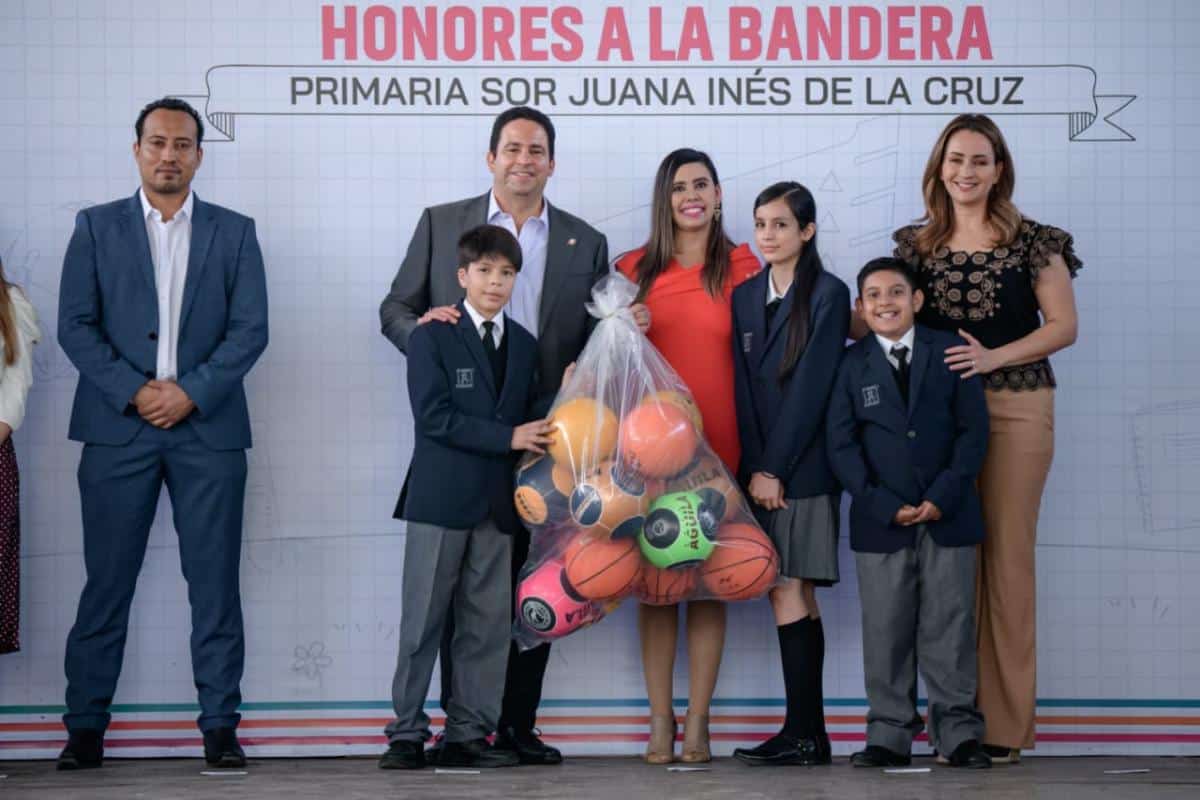 Javier D&iacute;az Gonz&aacute;lez entrega reconocimientos en Saltillo: Cabildo Infantil 2026