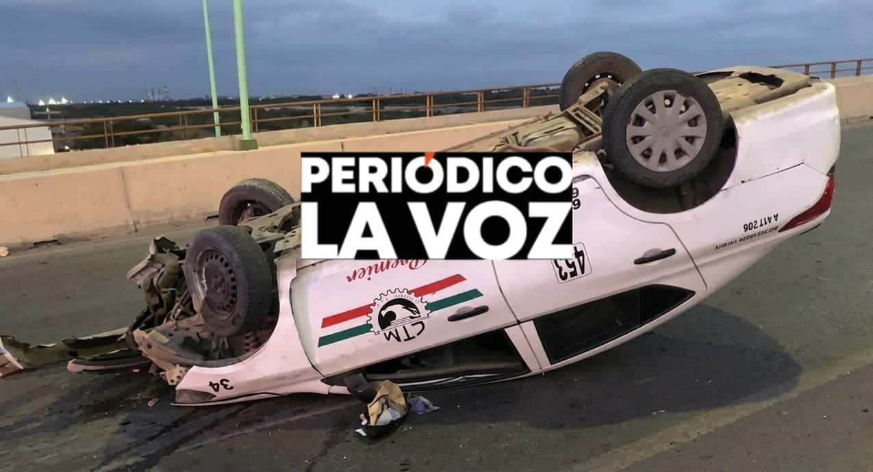 Vuelca taxista en puente del Salinas 