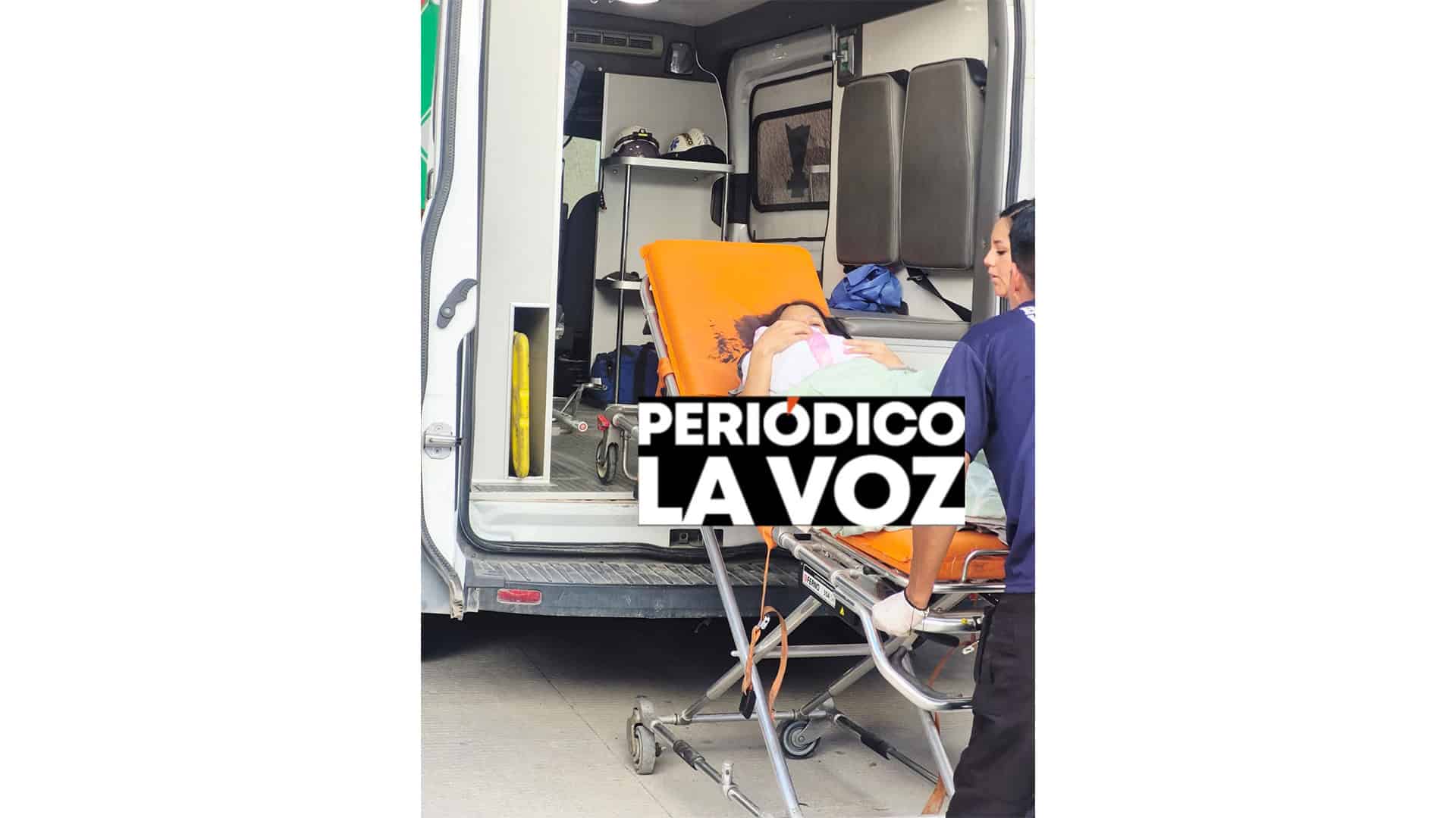 Polic&iacute;a asiste parto y recibe a bebita