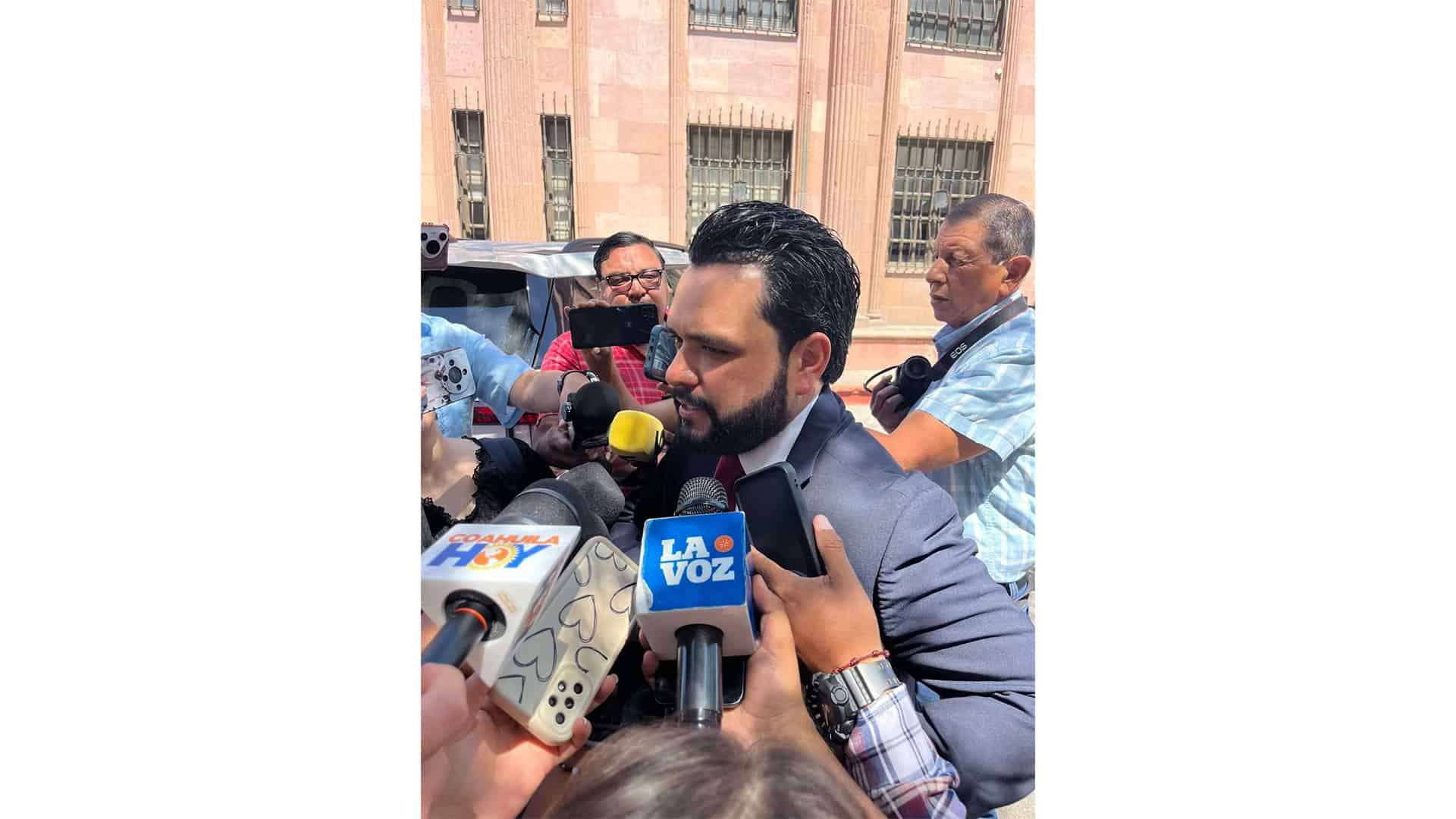 Abandon&oacute; Morena a sus candidatos
