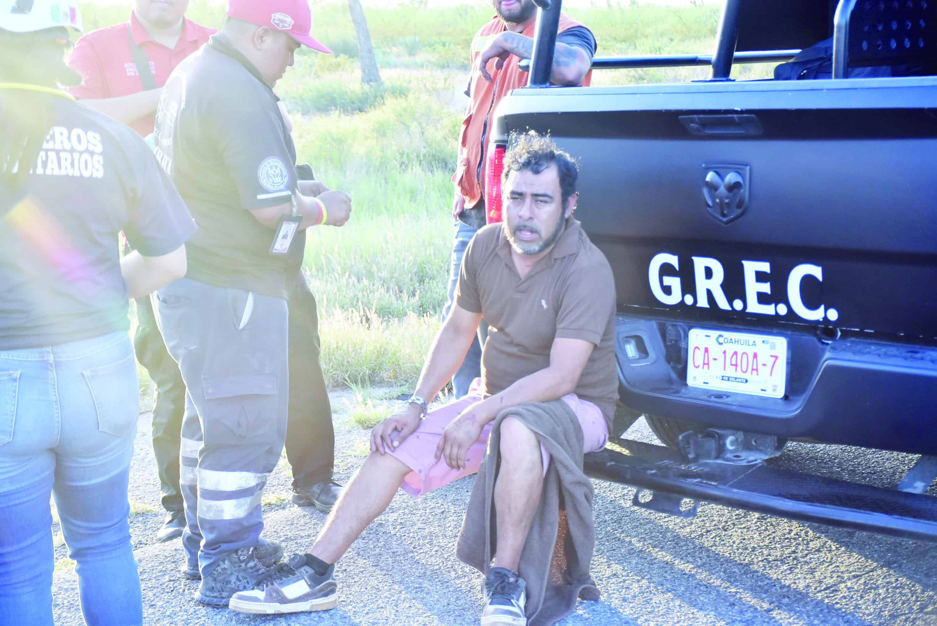 Volcadura de tr&aacute;iler deja da&ntilde;os en Casta&ntilde;os