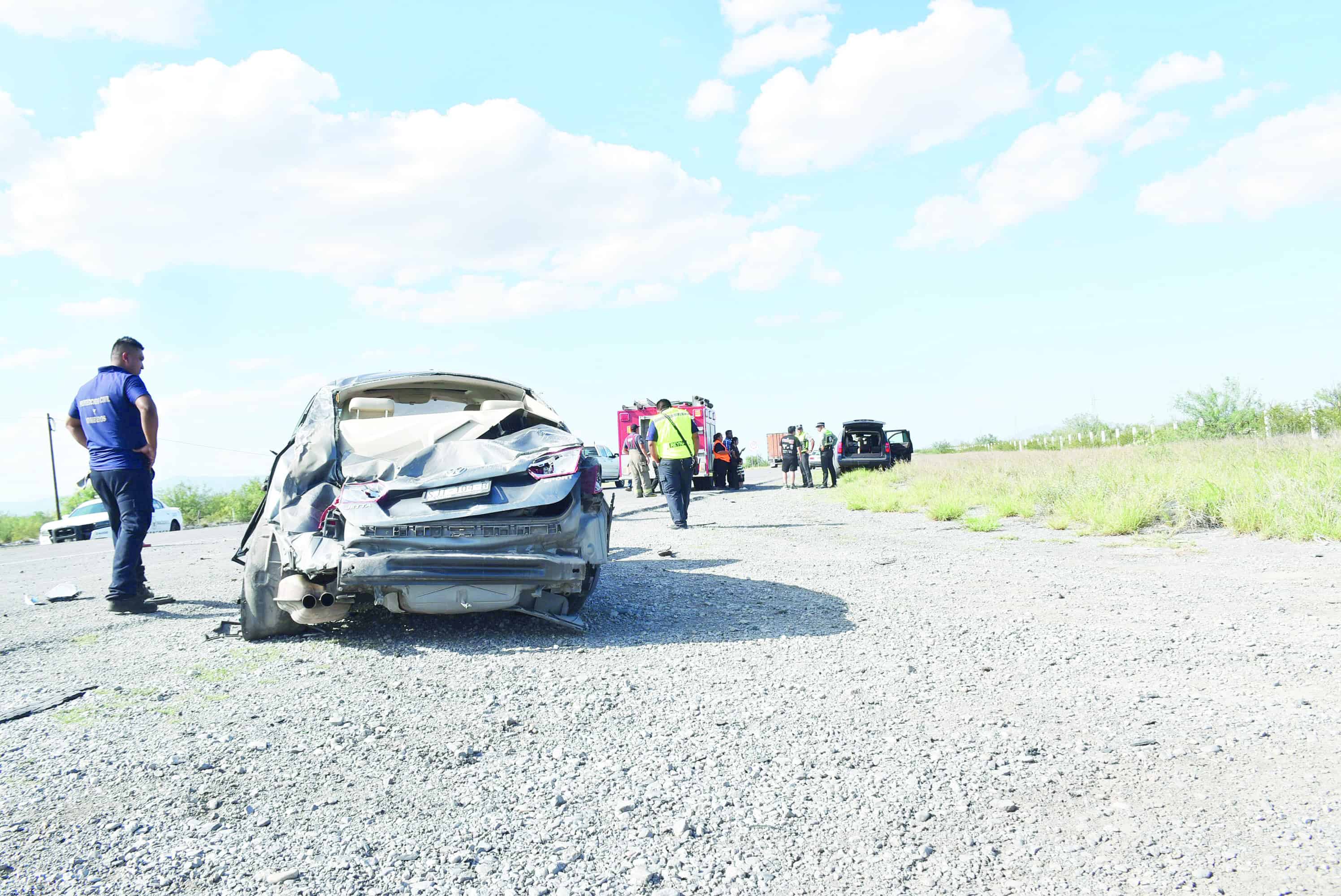 Accidente en Monclova: familia ilesa tras colisi&oacute;n en carretera 57