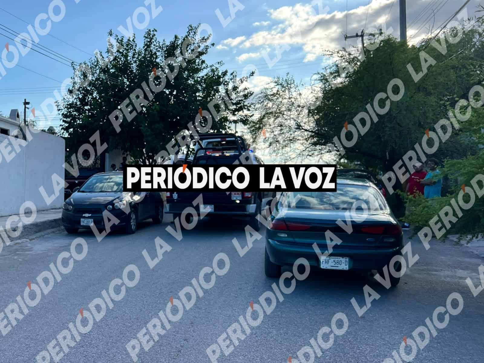 Mec&aacute;nico sobrevive tras quedar atrapado por veh&iacute;culo en taller