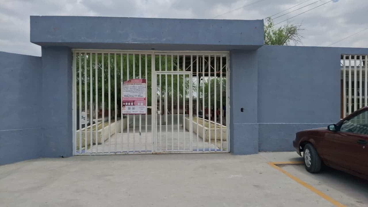 Preocupaci&oacute;n por pulgas y garrapatas en la escuela H&eacute;roes del 47