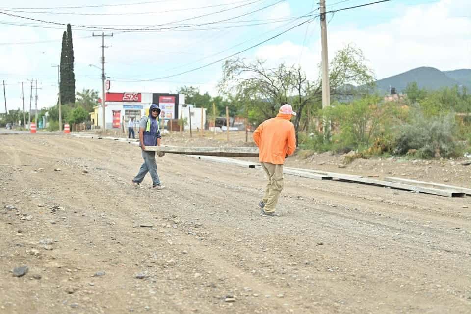 Carlos Villarreal supervisa obras de infraestructura en Monclova