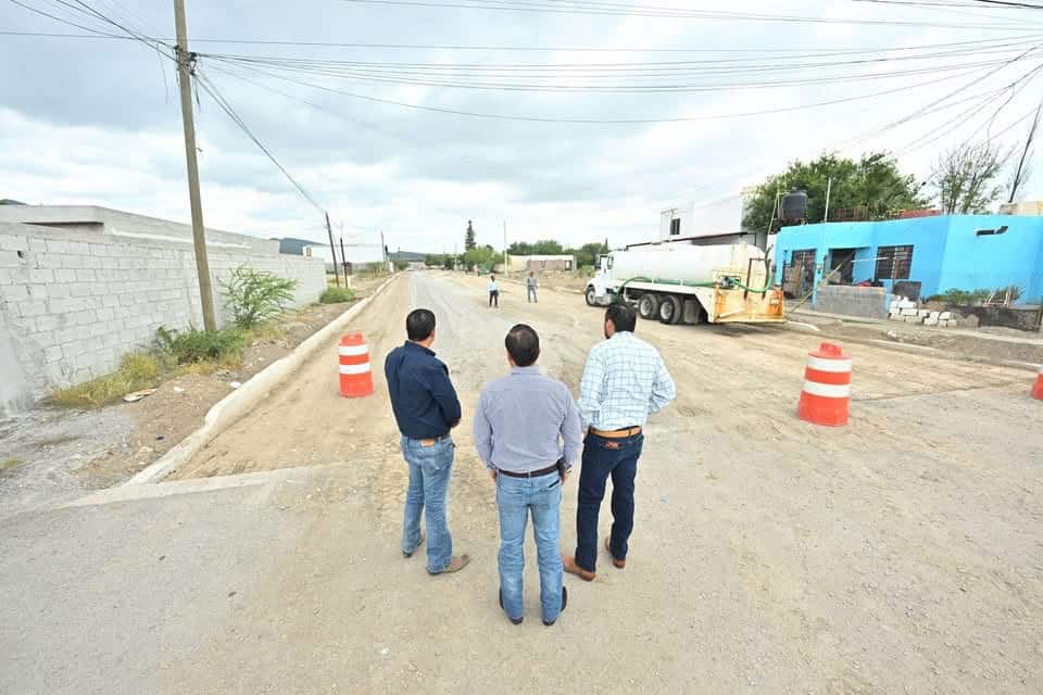 Carlos Villarreal supervisa obras de infraestructura en Monclova