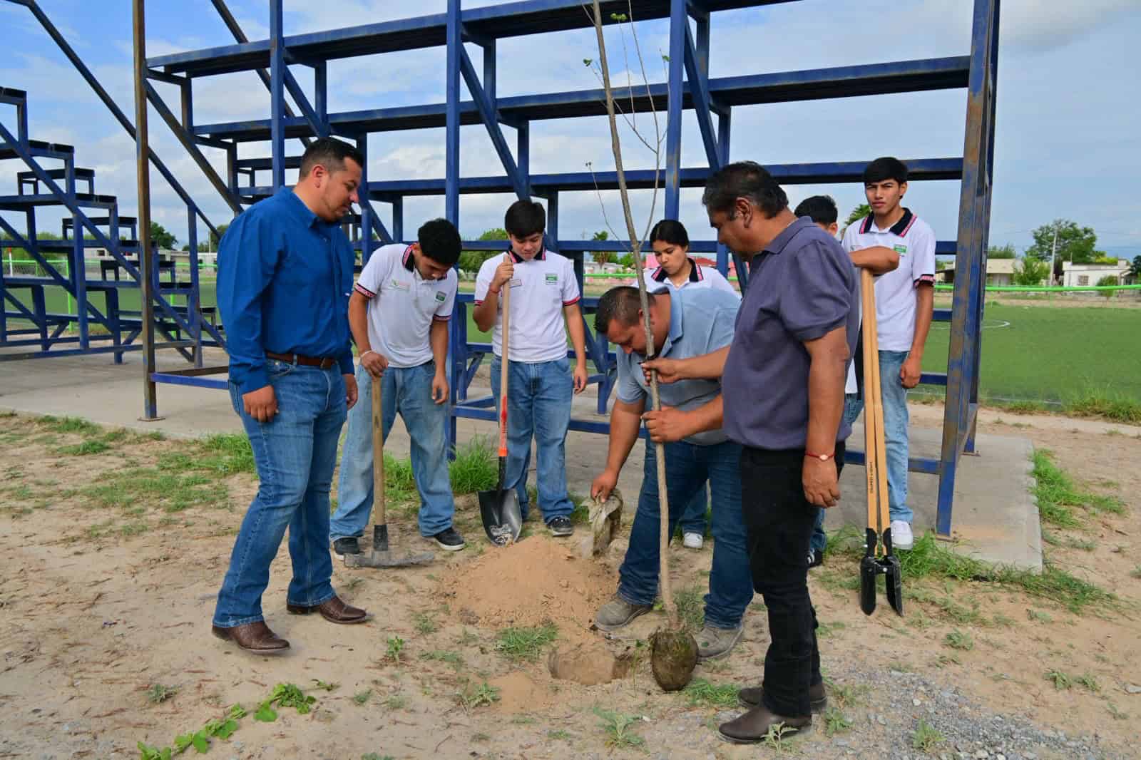Inicia reforestaci&oacute;n Enraizando San Buena en San Buenaventura: Javier Flores Rodr&iacute;guez apoya la causa