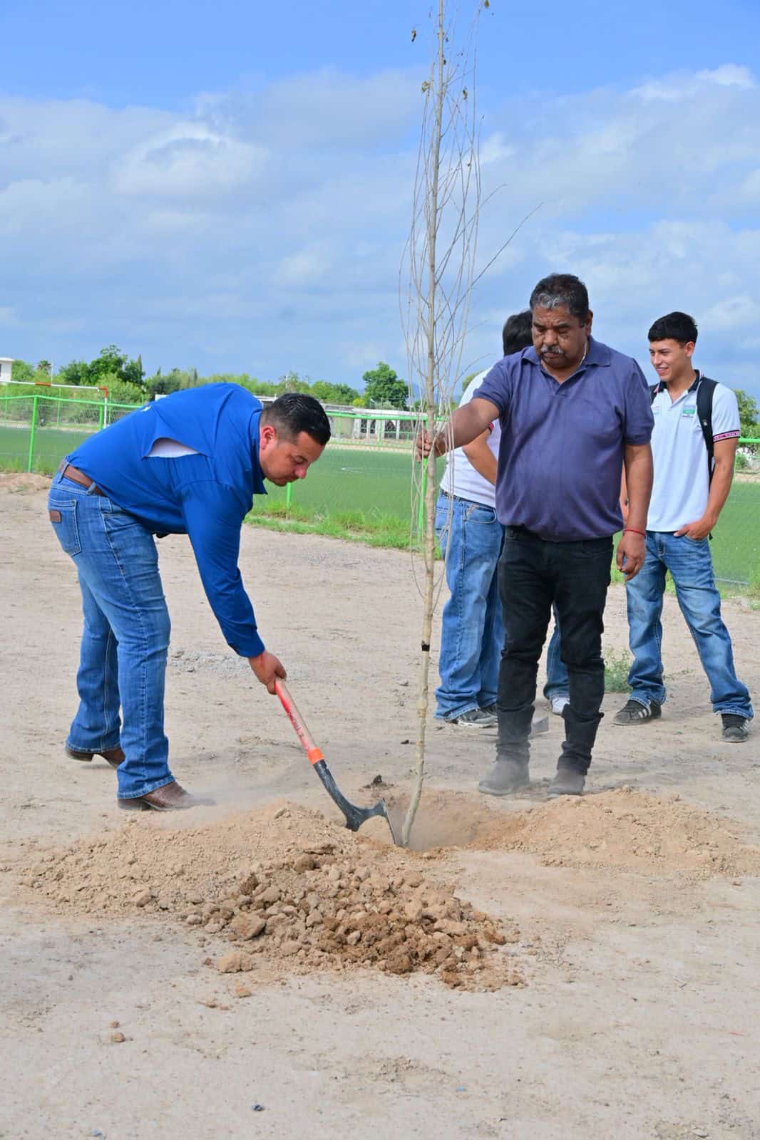 Inicia reforestaci&oacute;n Enraizando San Buena en San Buenaventura: Javier Flores Rodr&iacute;guez apoya la causa