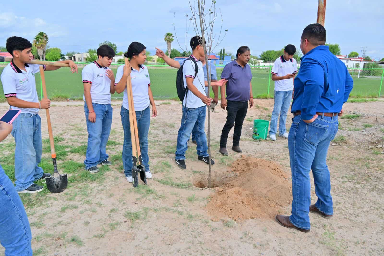 Inicia reforestaci&oacute;n Enraizando San Buena en San Buenaventura: Javier Flores Rodr&iacute;guez apoya la causa
