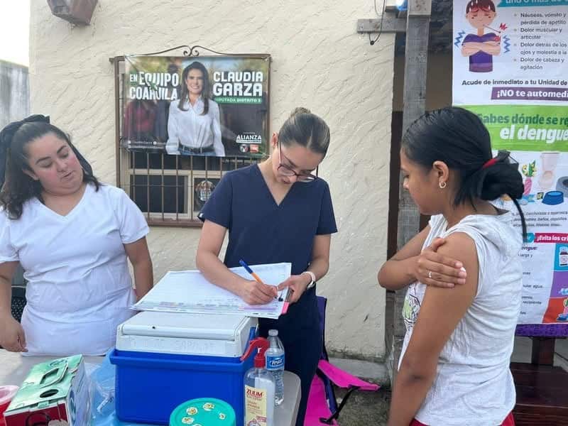Eliud Aguirre lidera brigada de salud en Sabinas: servicios gratuitos para la comunidad